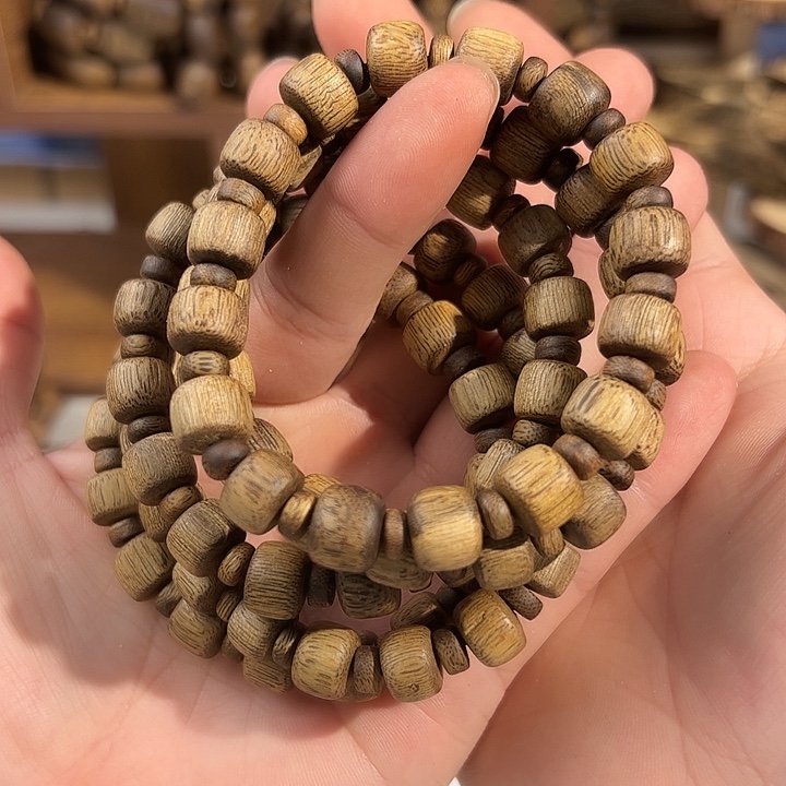 沉香手串10mm单圈乌身多样性发一条