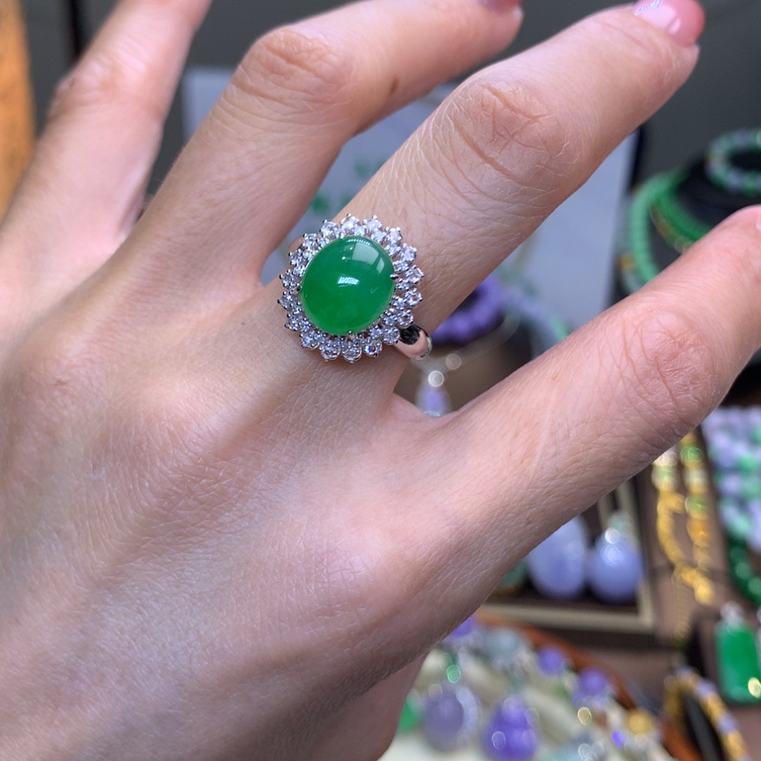 翡翠18K金镶嵌颈饰