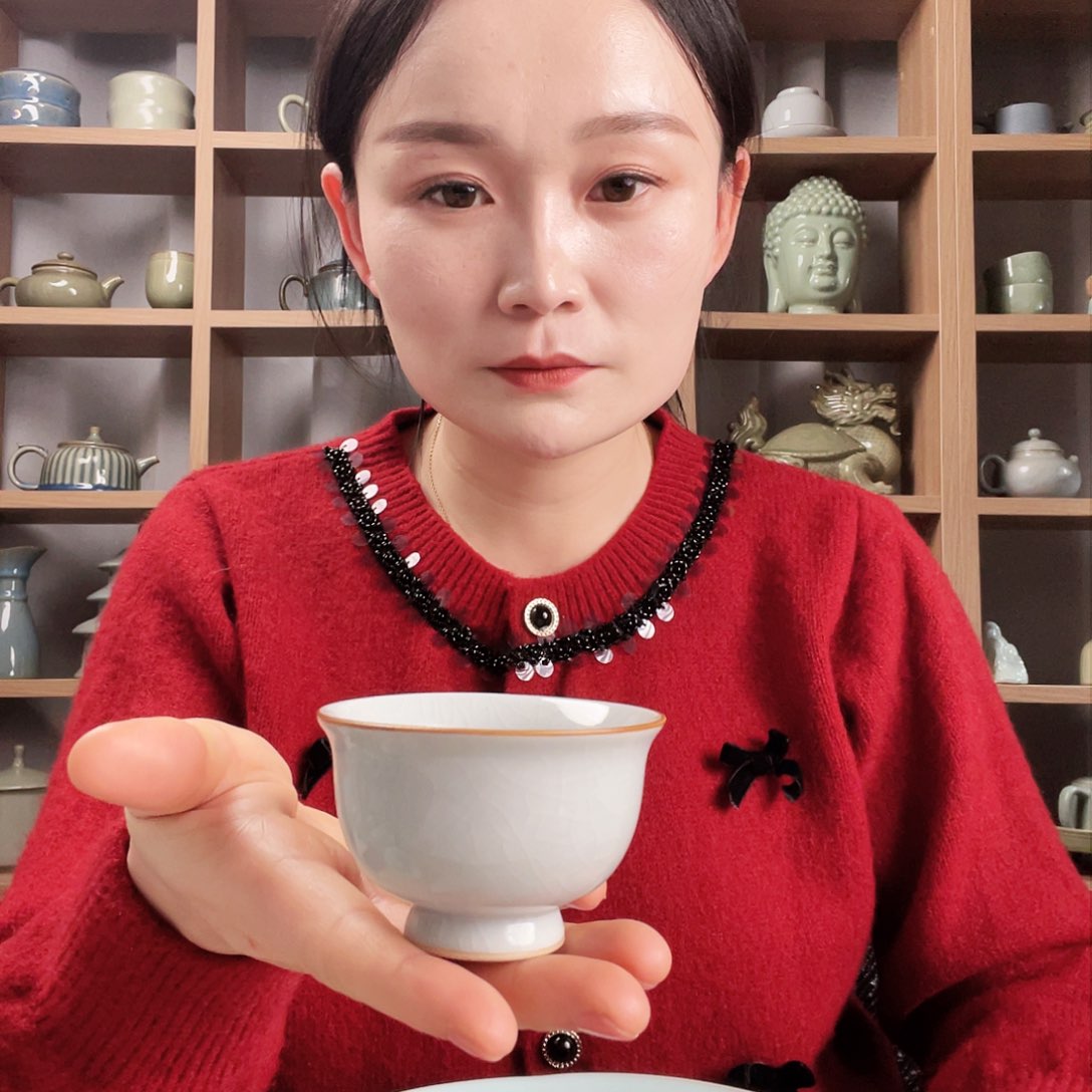 月白釉水压手杯福利品