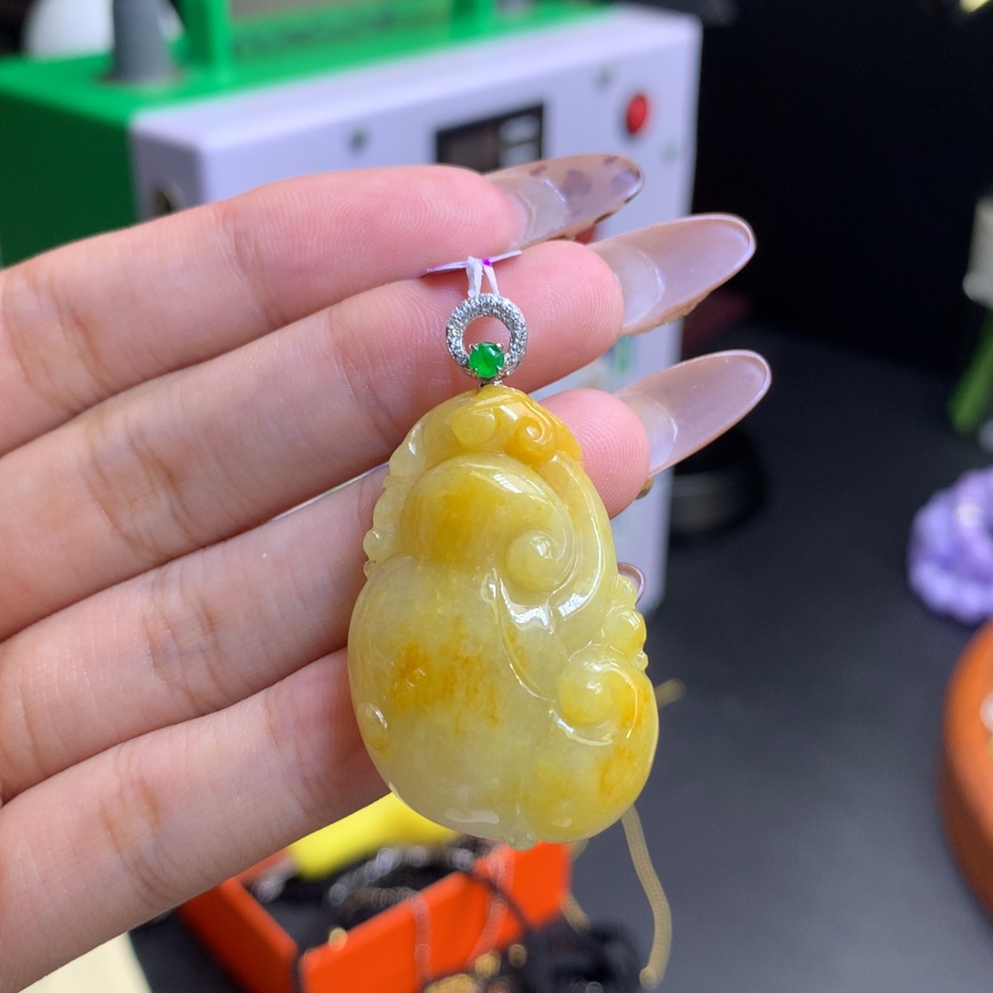 翡翠18K金镶嵌颈饰