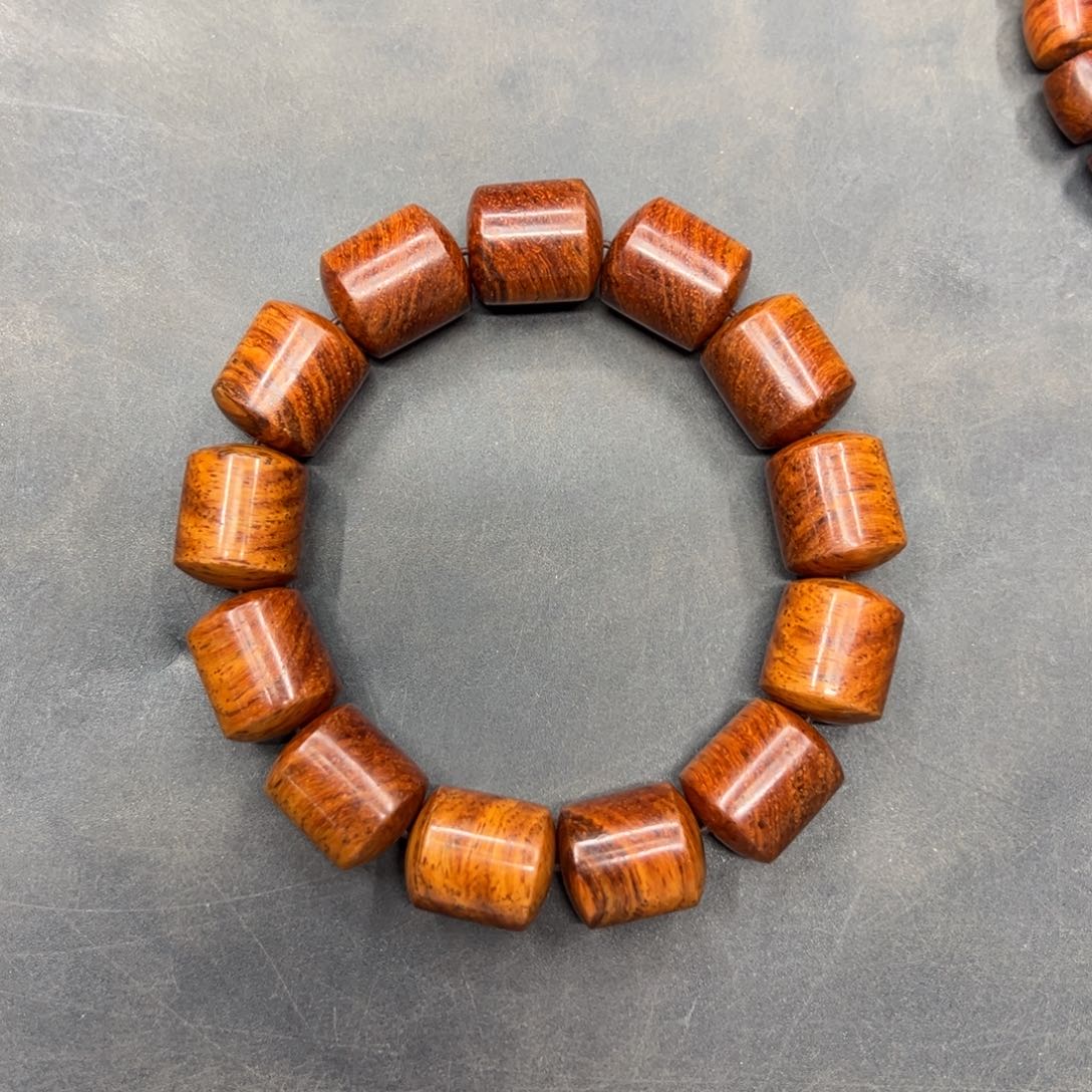 用***1黄花梨老料桶珠品相好