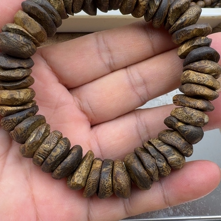 邪***正沉香手串乌身手串24克