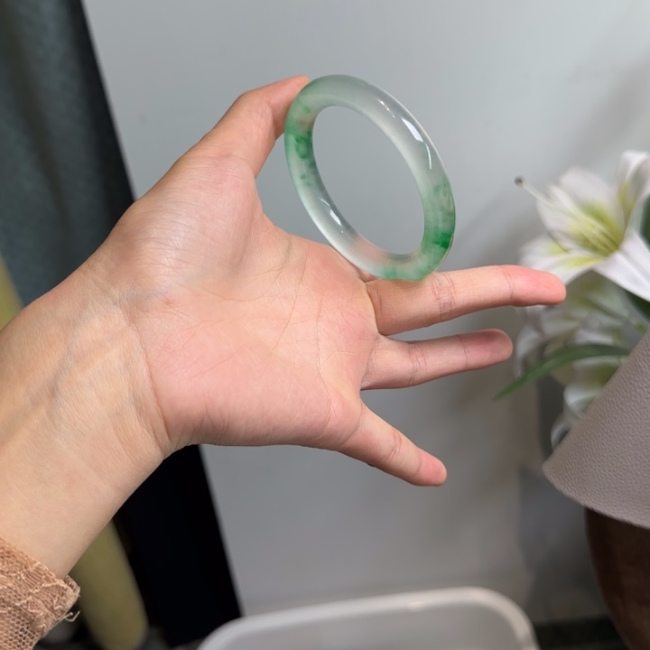 玉暴***?时尚冰飘花手镯350