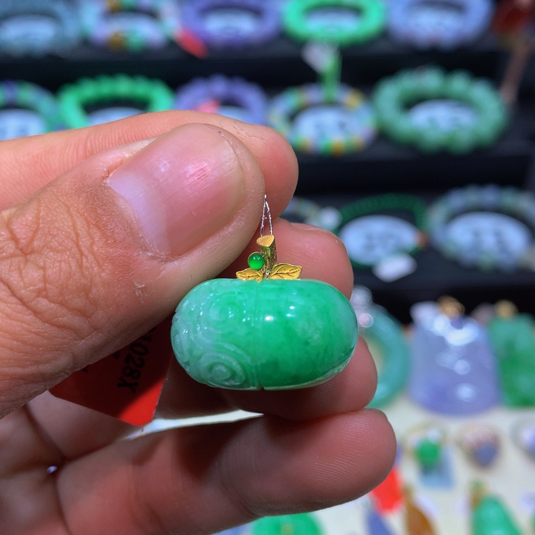 翡翠18K金镶嵌颈饰