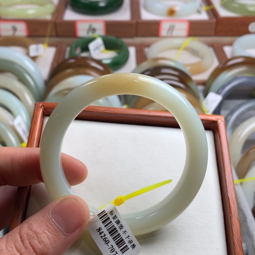 【闪购商品】和田玉手镯未镶嵌54..7