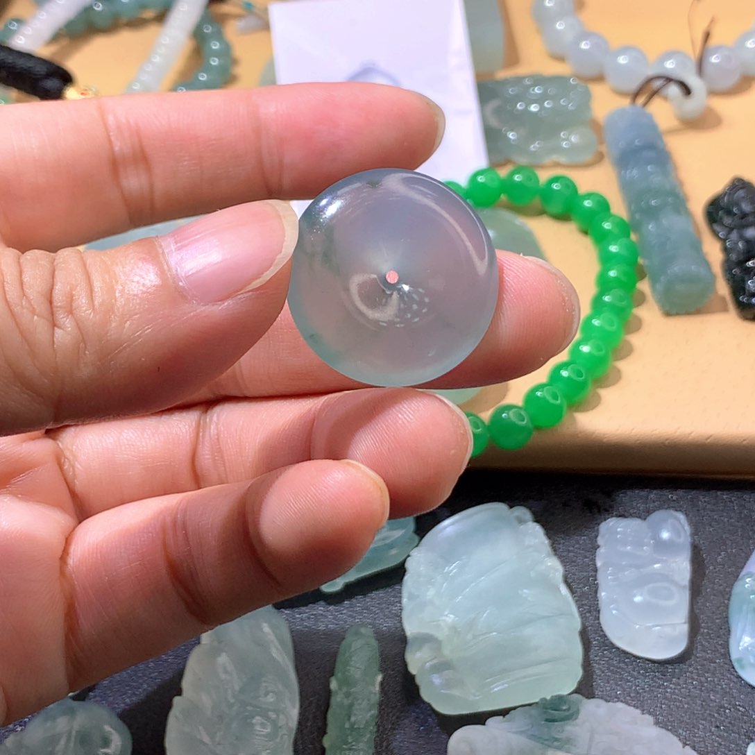 颈饰未镶嵌翡翠挂件