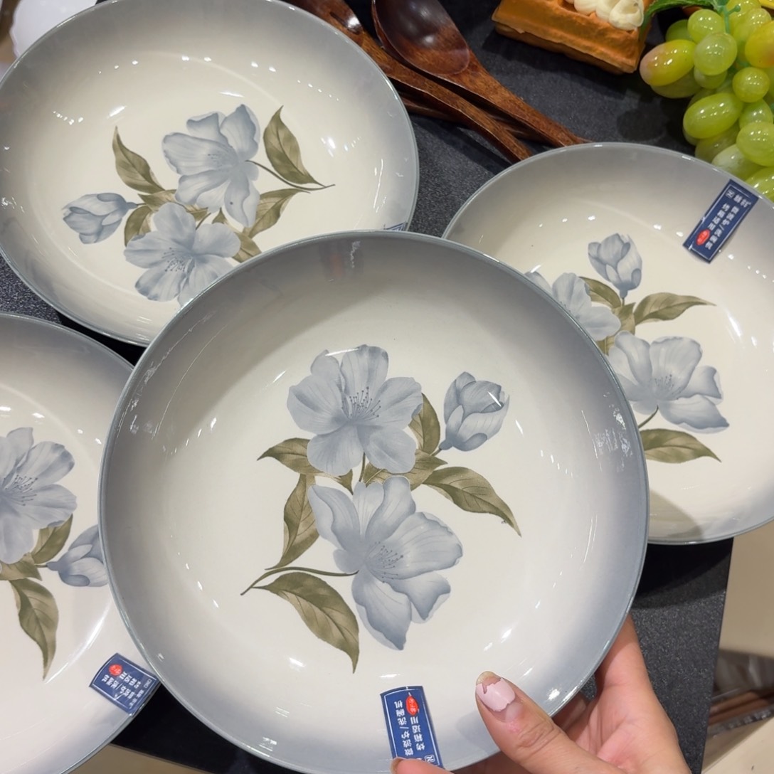 瓷四个8寸釉下彩盘子