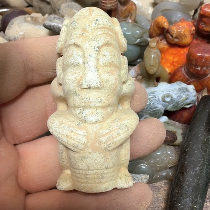 蛇纹石玉颈饰未镶嵌