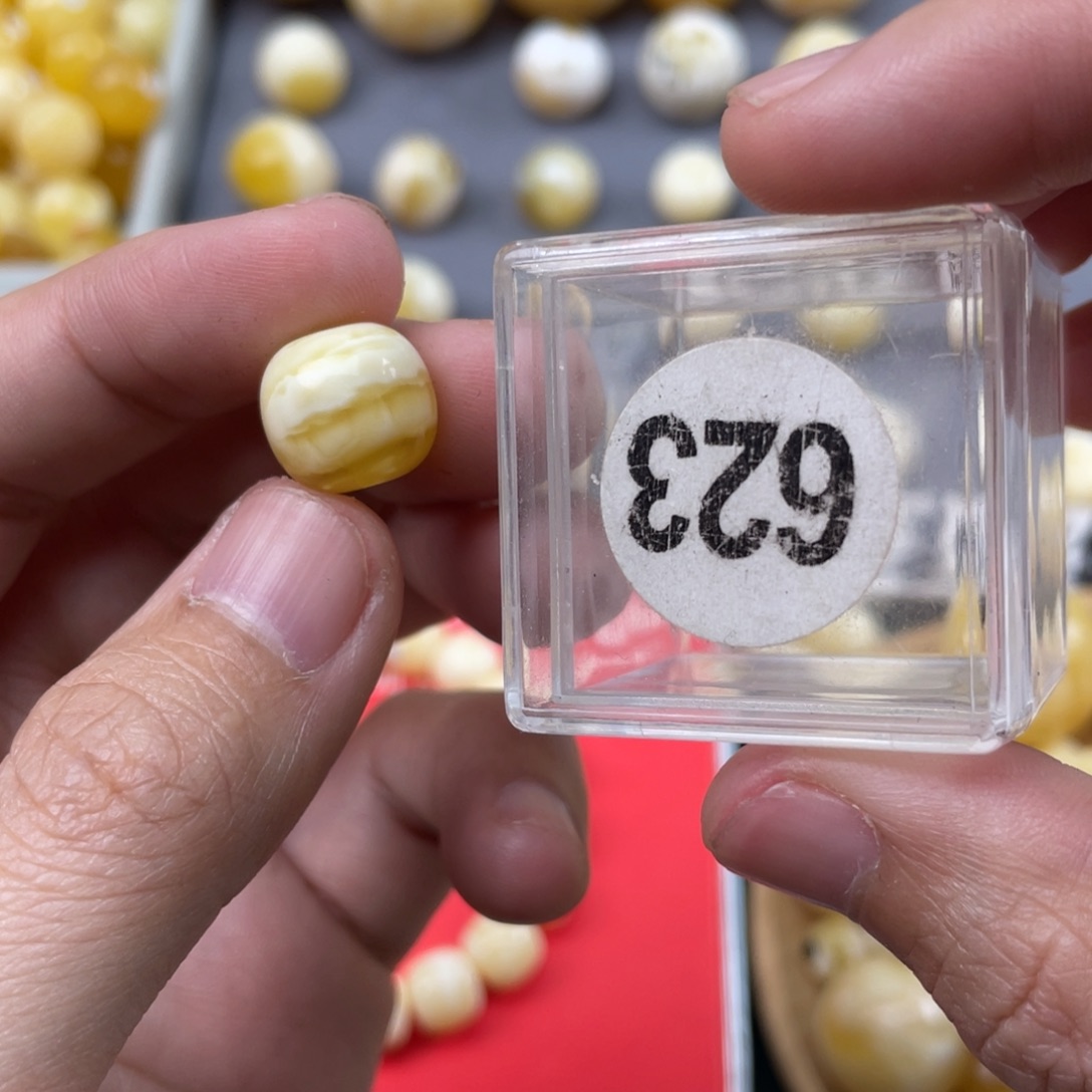 蜜蜡珠宝奇石未镶嵌