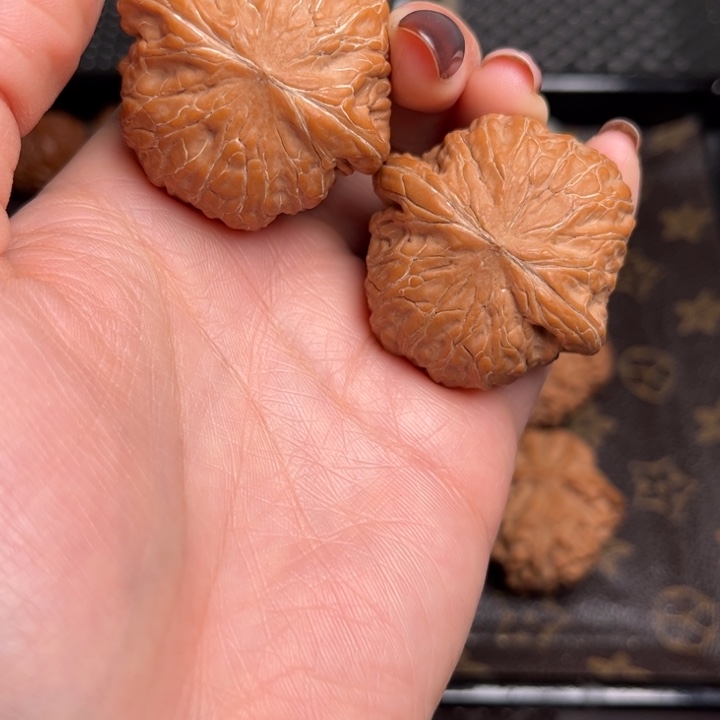 小***浩41全品无修铁锤妹妹核桃