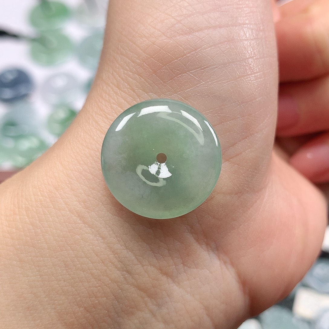 翡翠颈饰未镶嵌平安