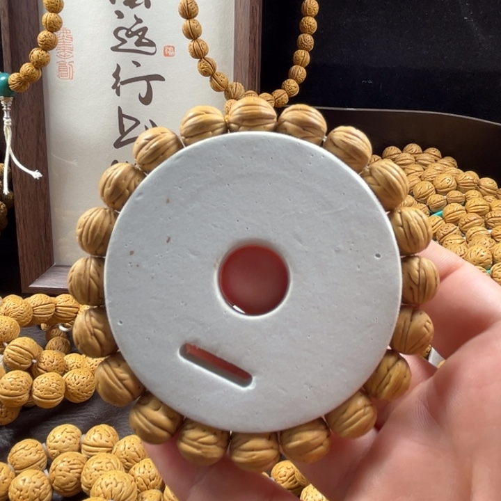 桃核手串12尺寸盘锦奶豆，头尾有修