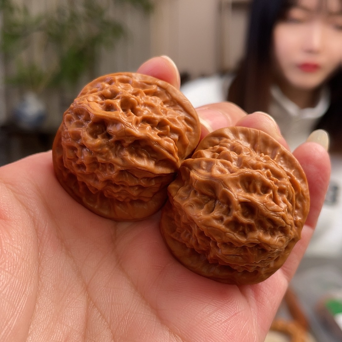 桃核把件37×37尺精修打底瓷娃娃CN30