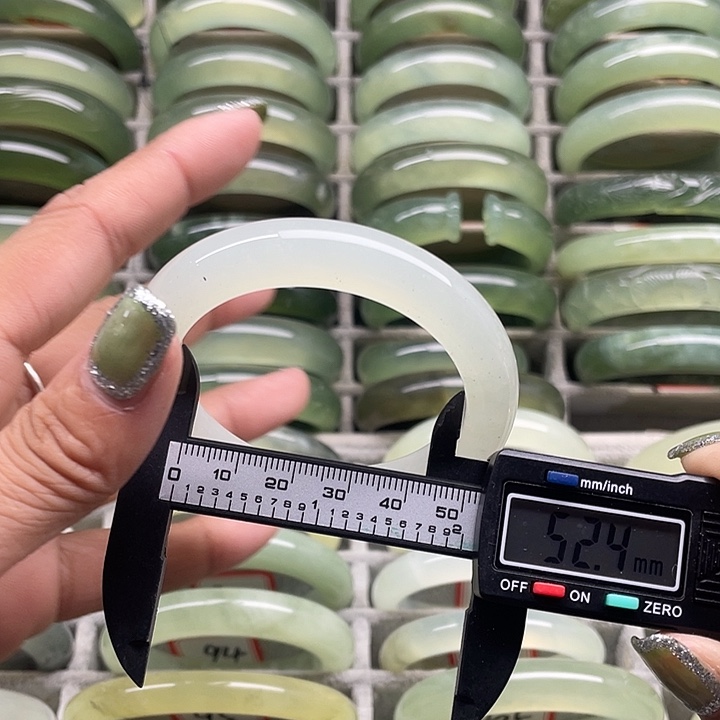 蛇纹石玉未镶嵌手镯88