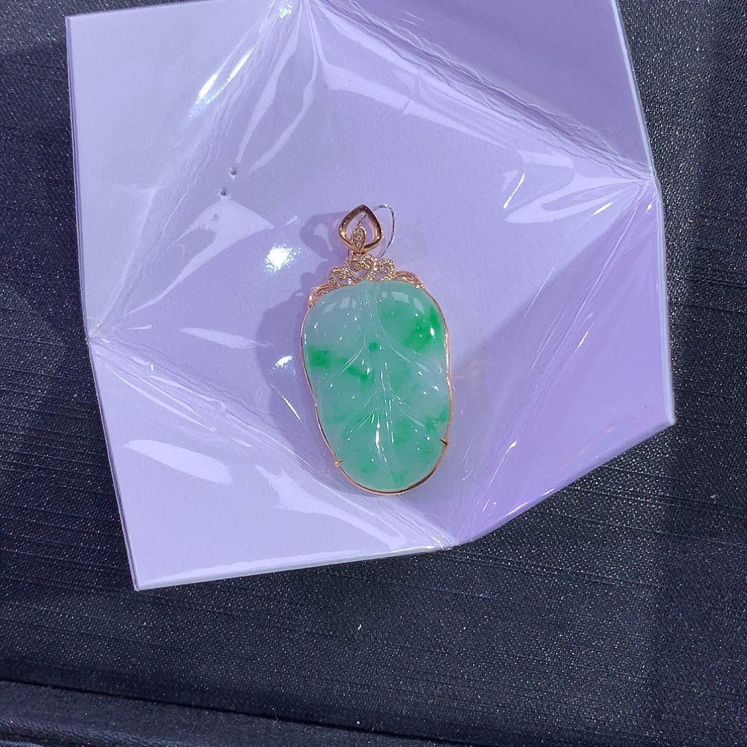 翡翠吊坠(赠链)18K金镶嵌