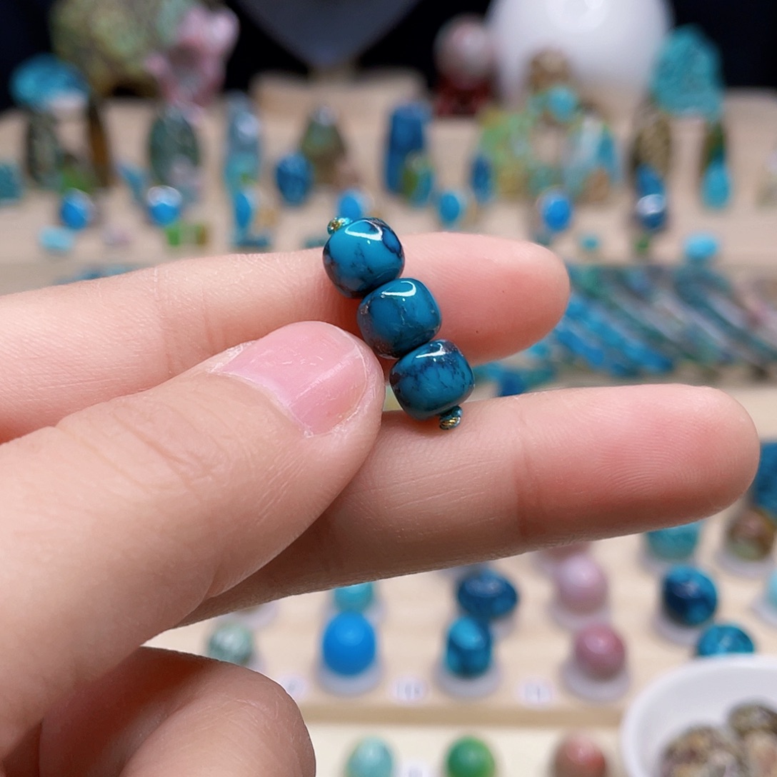 绿松石未镶嵌颈饰