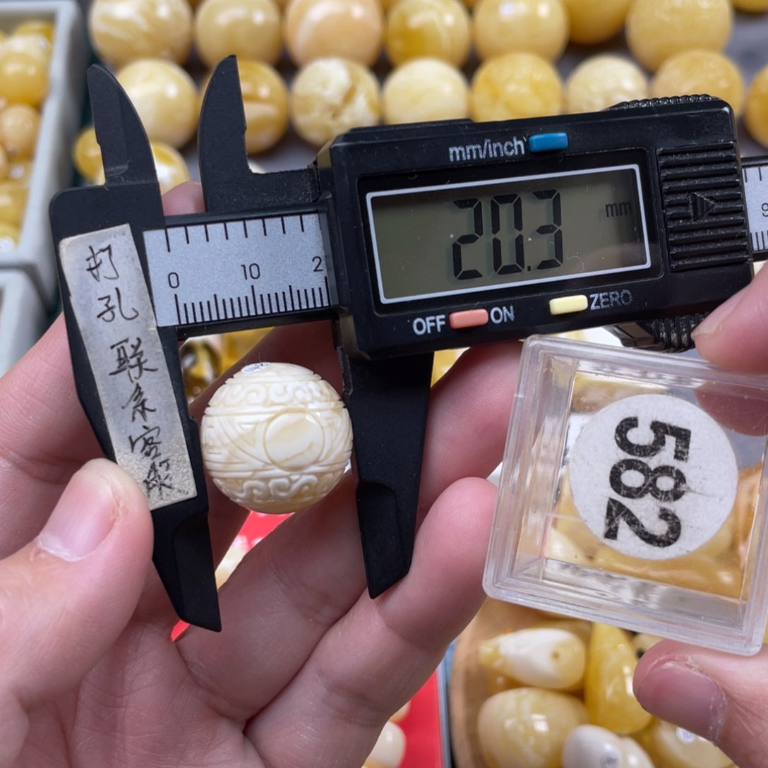 蜜蜡珠宝奇石未镶嵌