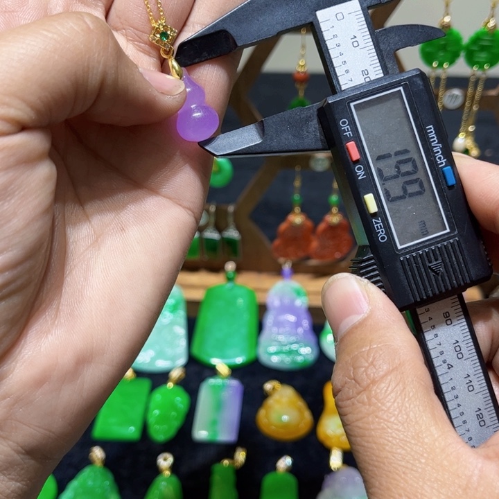 翡翠颈饰未镶嵌吊坠