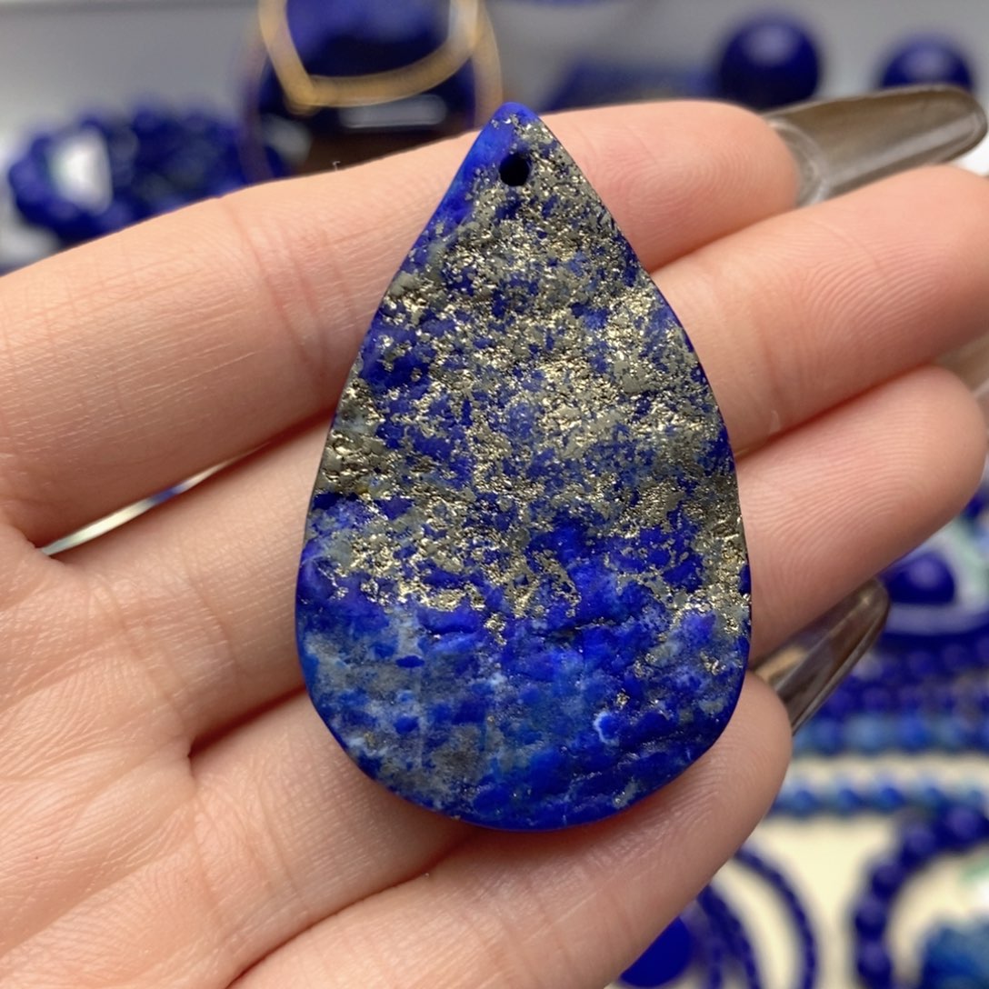 青金石未镶嵌颈饰