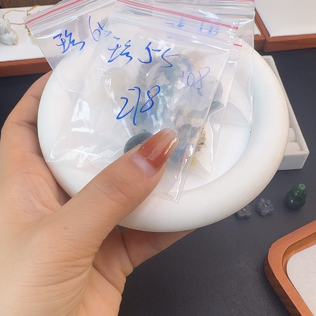 珍***珍和田玉未镶嵌珠宝半成品