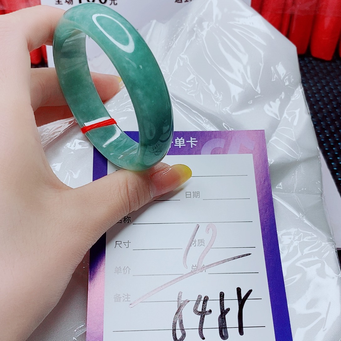 翡翠手镯（圆镯）未镶嵌翡翠