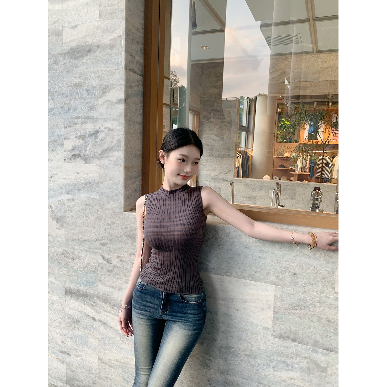 Farte Shop 迷雾剧场 莱赛尔灰色半高领无袖背心上衣F60661035