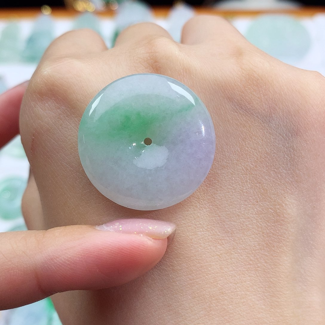 翡翠颈饰未镶嵌平安扣