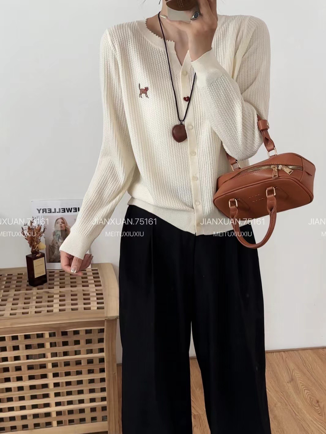 75161 狗狗刺绣简约显瘦设计感百搭上衣