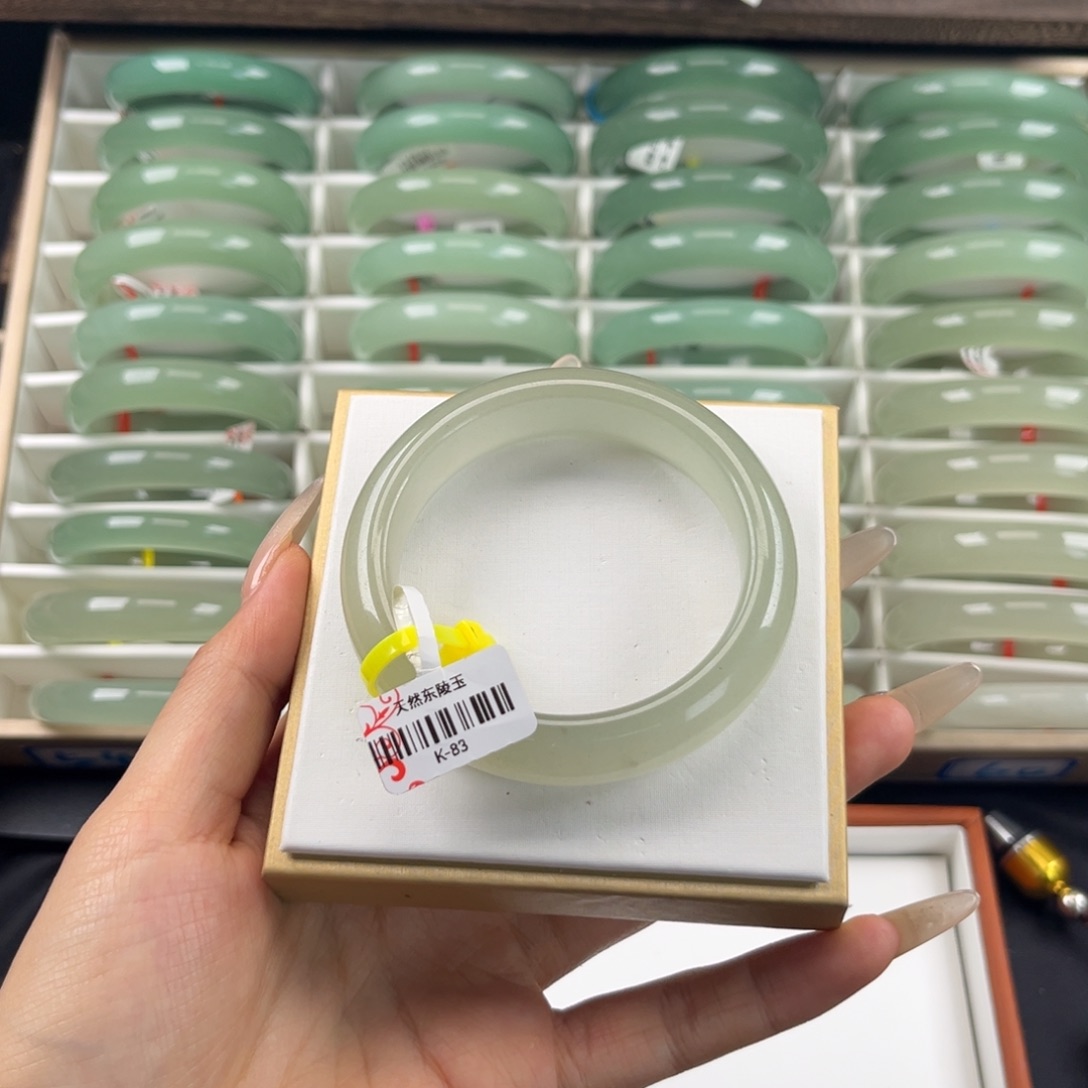 东陵石未镶嵌手镯