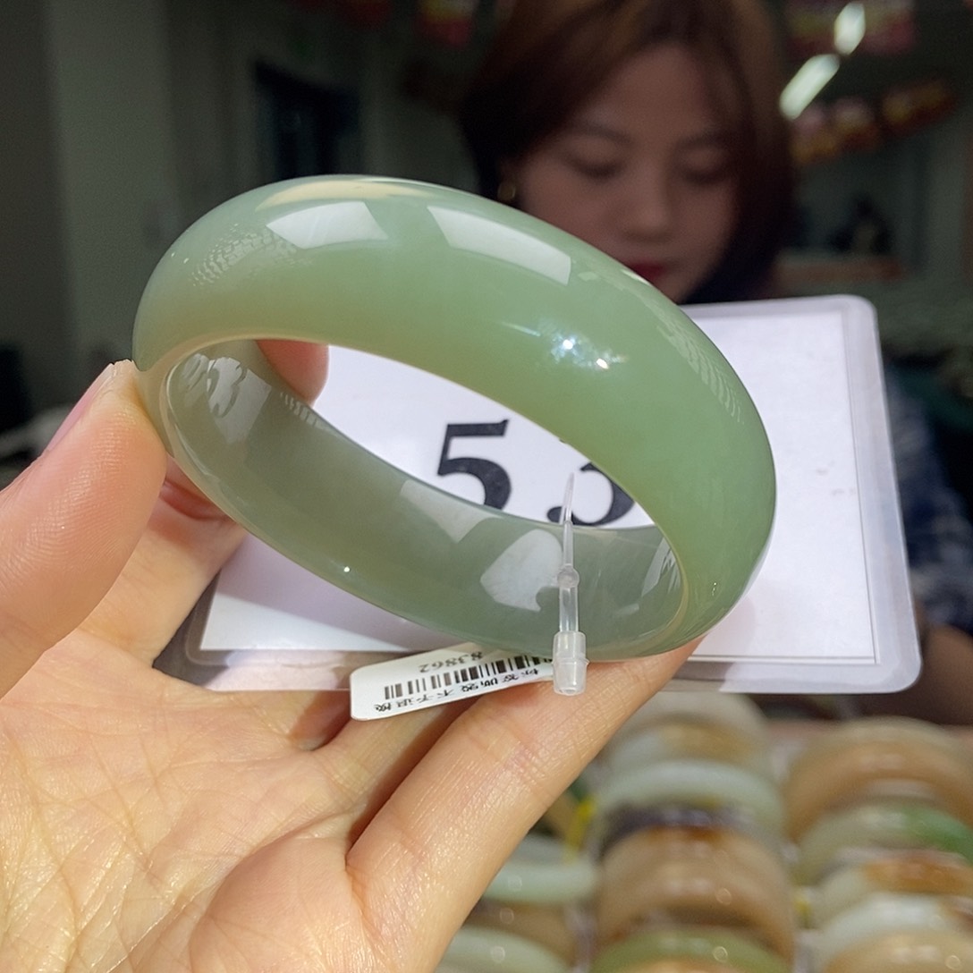 和田玉手镯未镶嵌人**梦