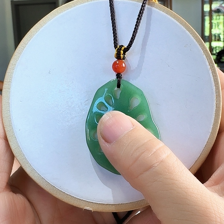 行***水密玉（石英质玉）未镶嵌颈饰