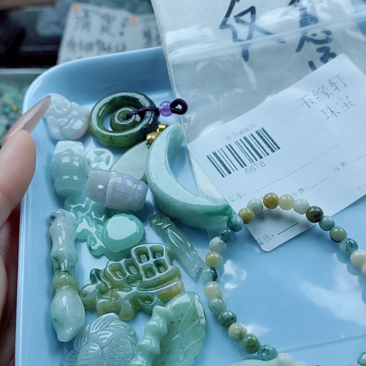 翡翠未镶嵌颈饰翡翠