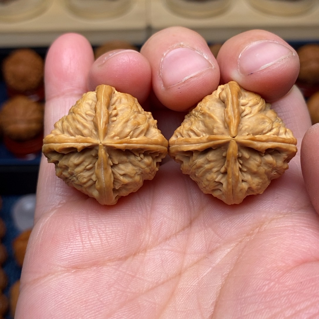 文玩核桃把件手捻精品四棱