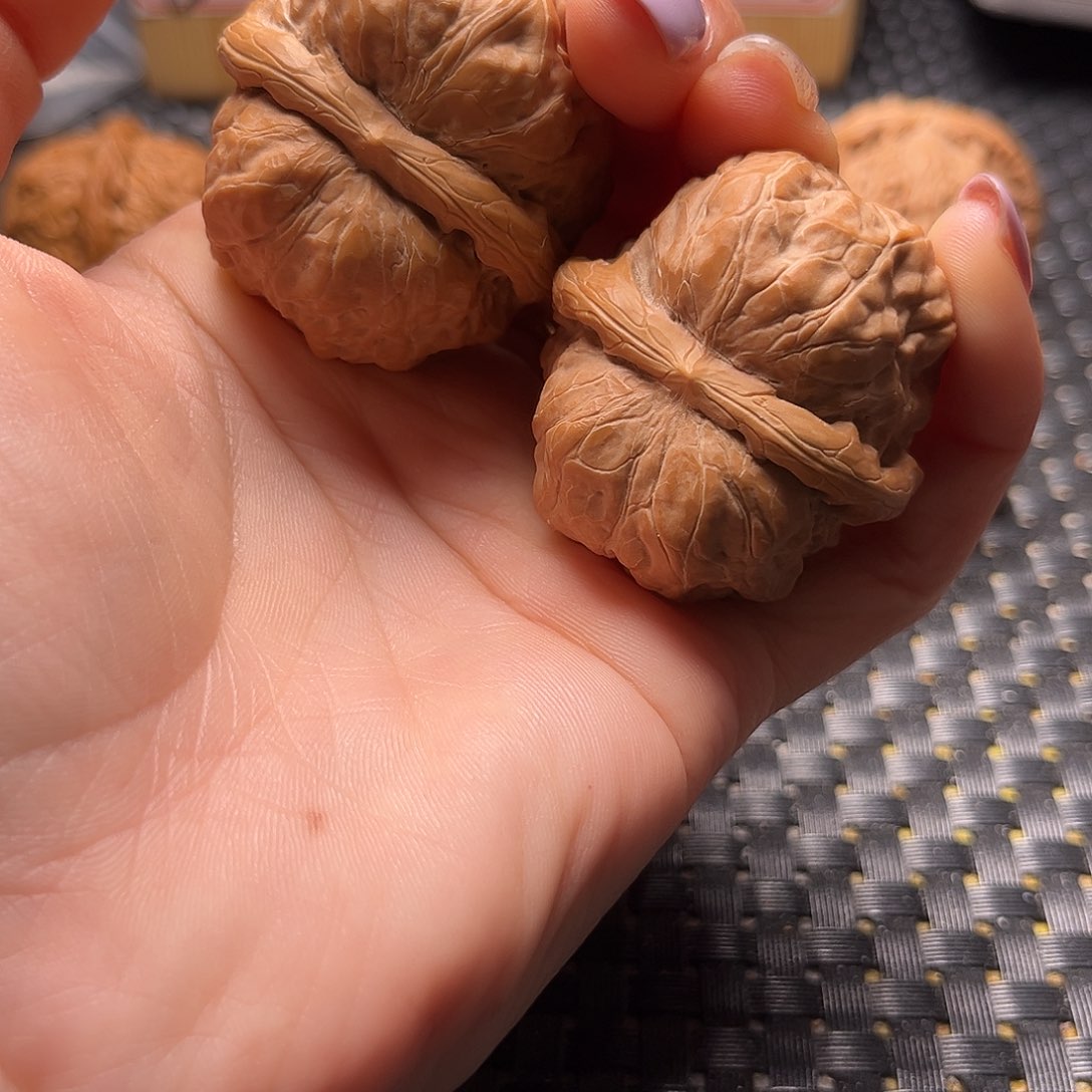 爱****娃文玩核桃把件蛙蛙39