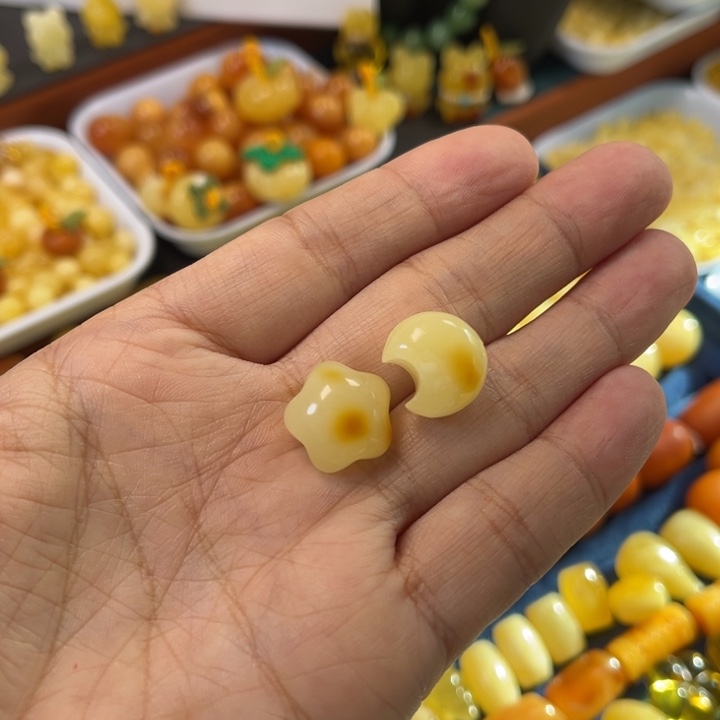 琥珀未镶嵌裸石卡14加星月一对