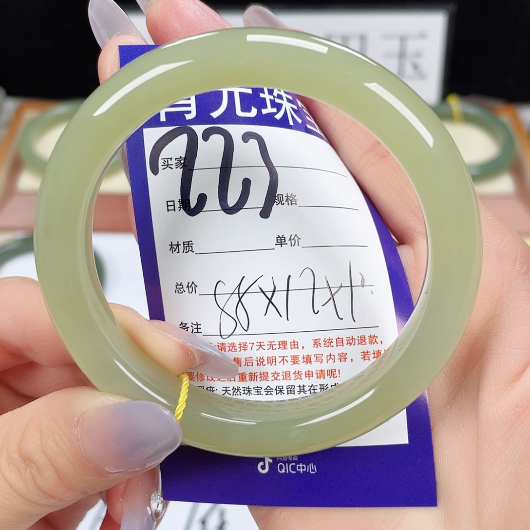 和田玉手镯未镶嵌
