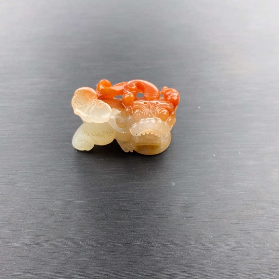 石英质玉（黄龙玉）未镶嵌颈饰