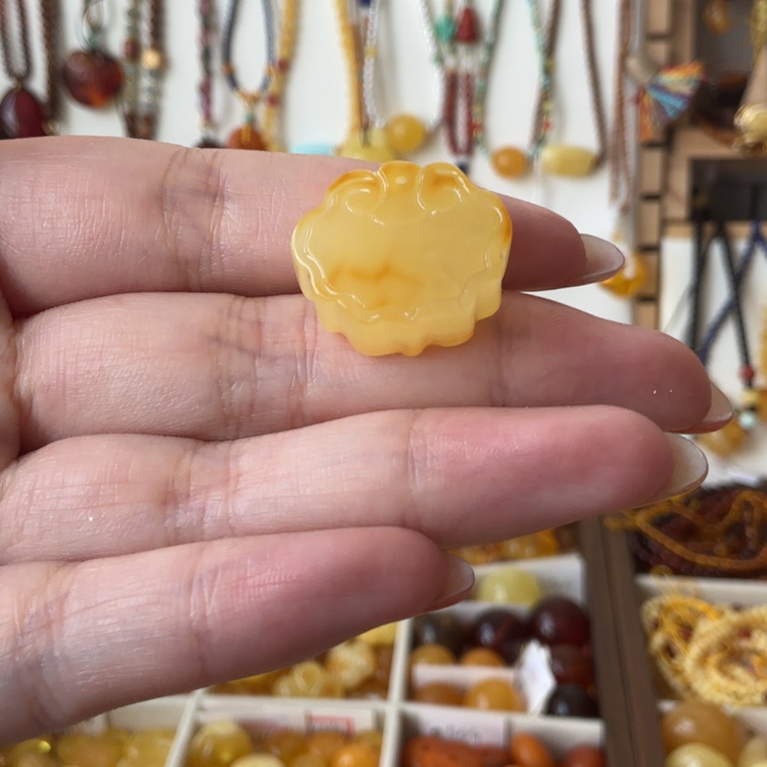 琥珀未镶嵌颈饰小福锁