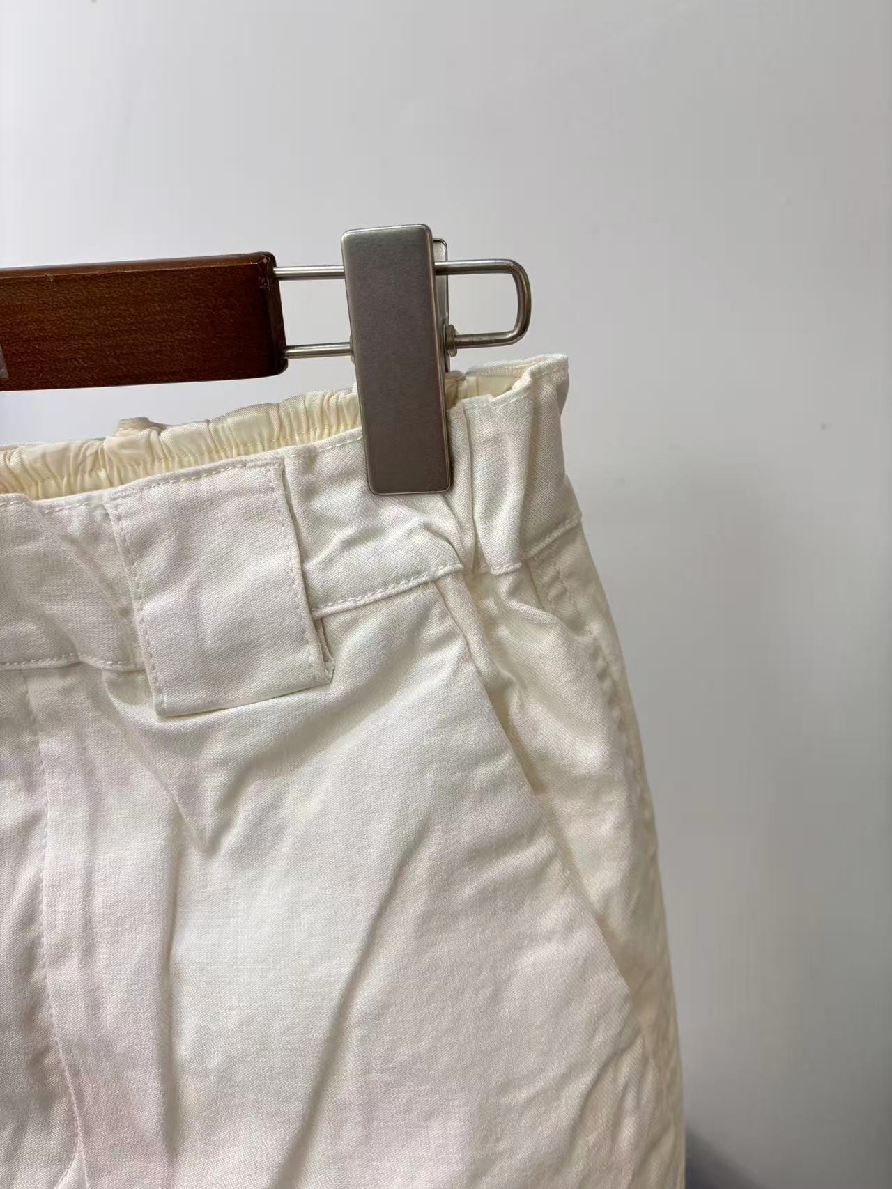 [轻奢] 时尚女休闲潮流白色直筒牛仔裤 ZK557