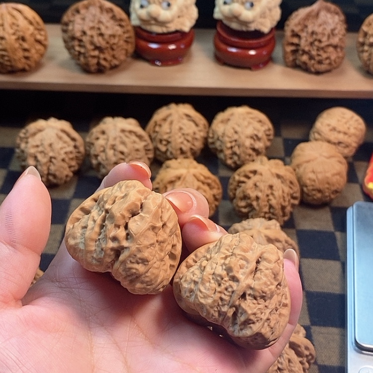 【闪购商品】桃核把件39蛤蟆。