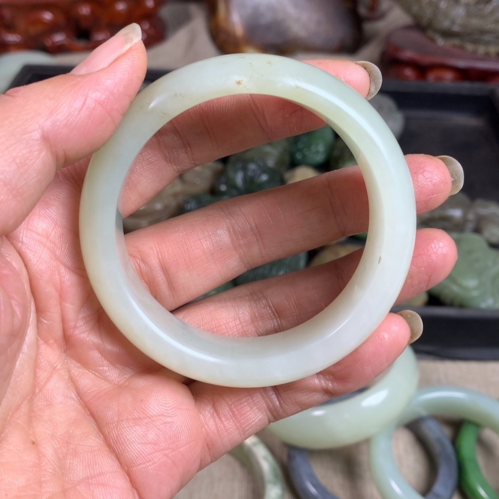 好****和田玉（糖玉）未镶嵌手镯