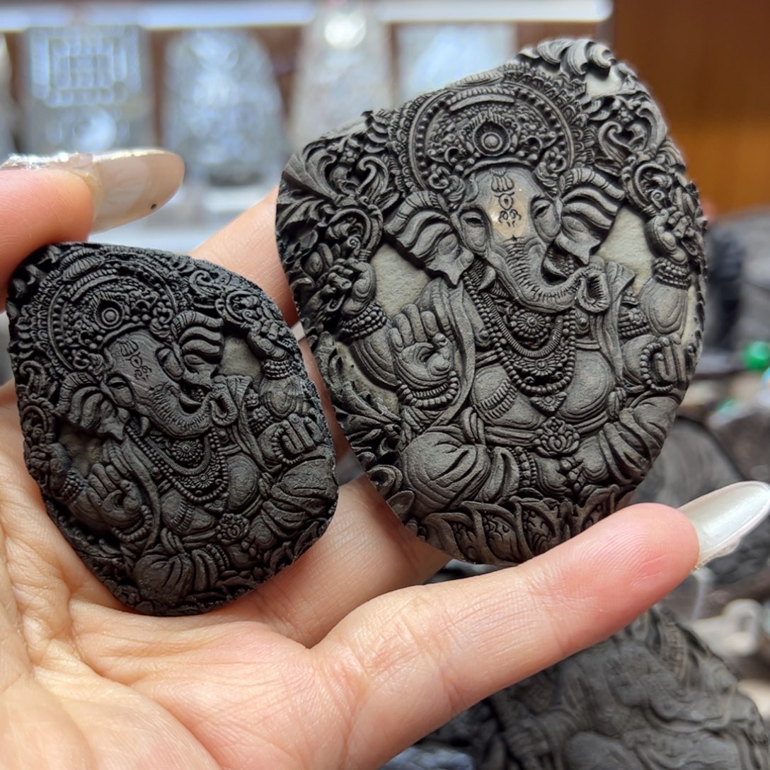 z***r小石头哈哈哈哈哈哈哈哈