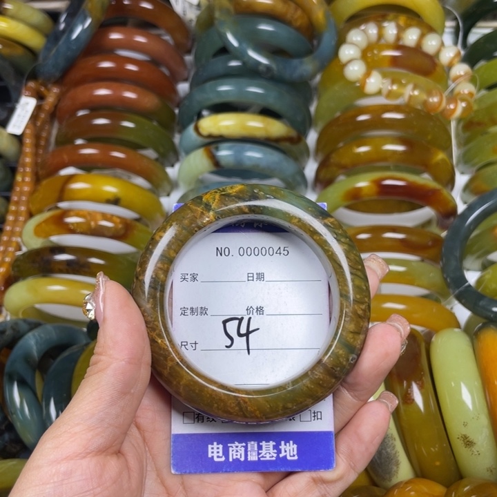 蛇纹石玉手镯未镶嵌