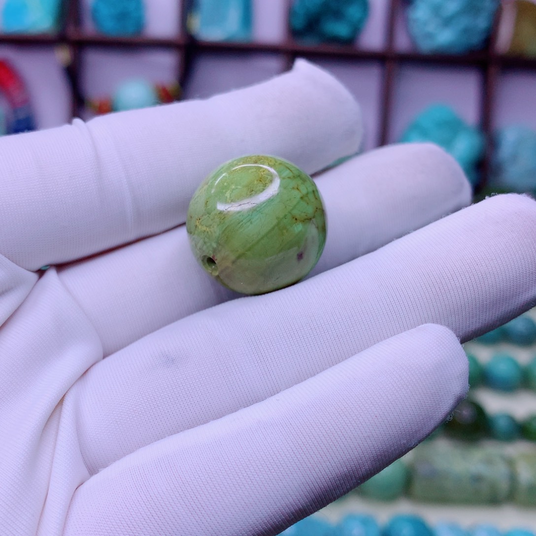 雕***肥绿松石未镶嵌原矿绿松石