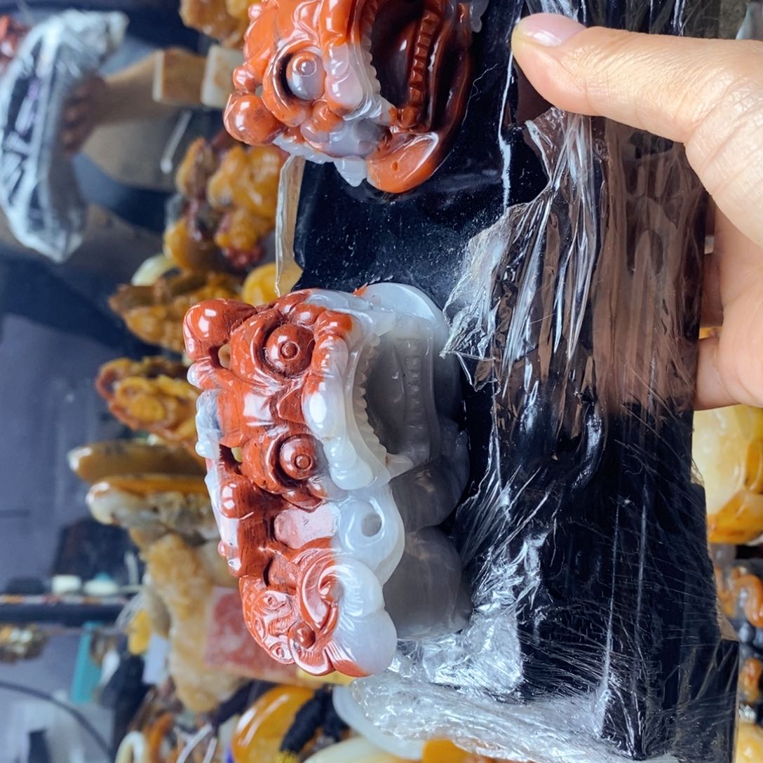 石英质玉（黄龙玉）颈饰未镶嵌