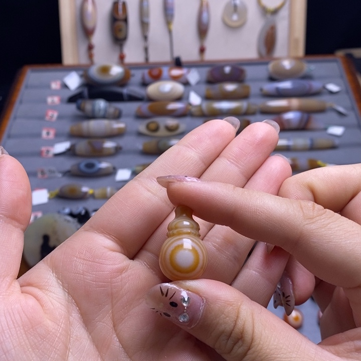 玛瑙/玉髓未镶嵌颈饰