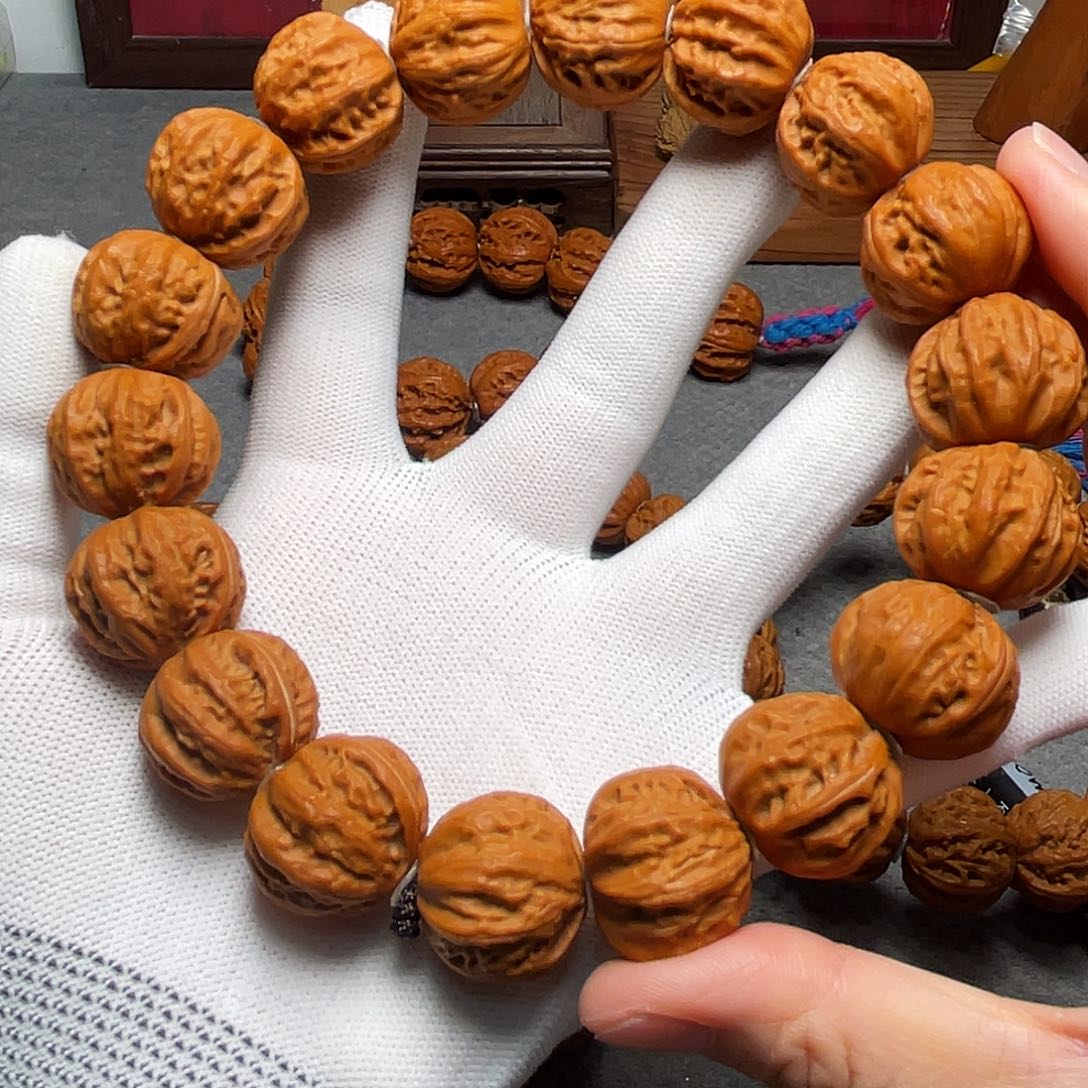 核桃励*红皮八棱手持888