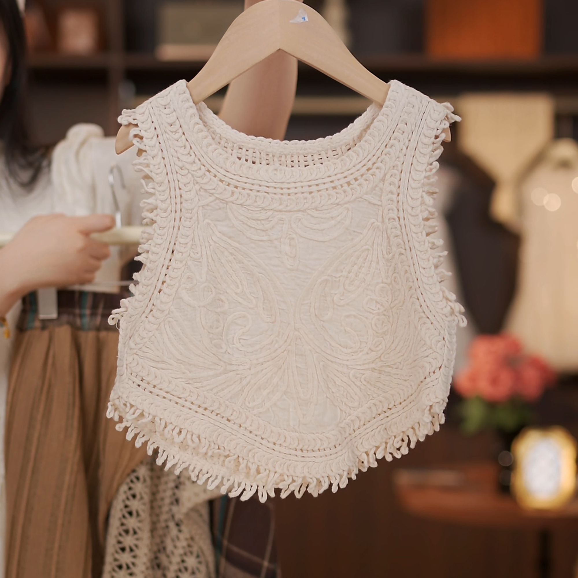 2025夏季新款气质蕾丝镂空薄款女宝韩版百搭外穿无袖上衣