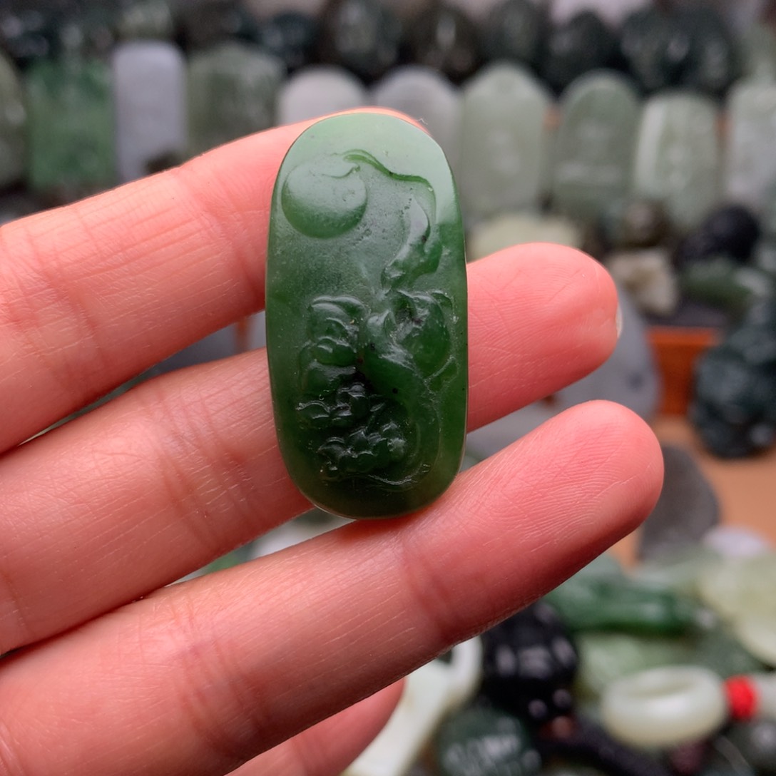 和田玉未镶嵌颈饰挂件37