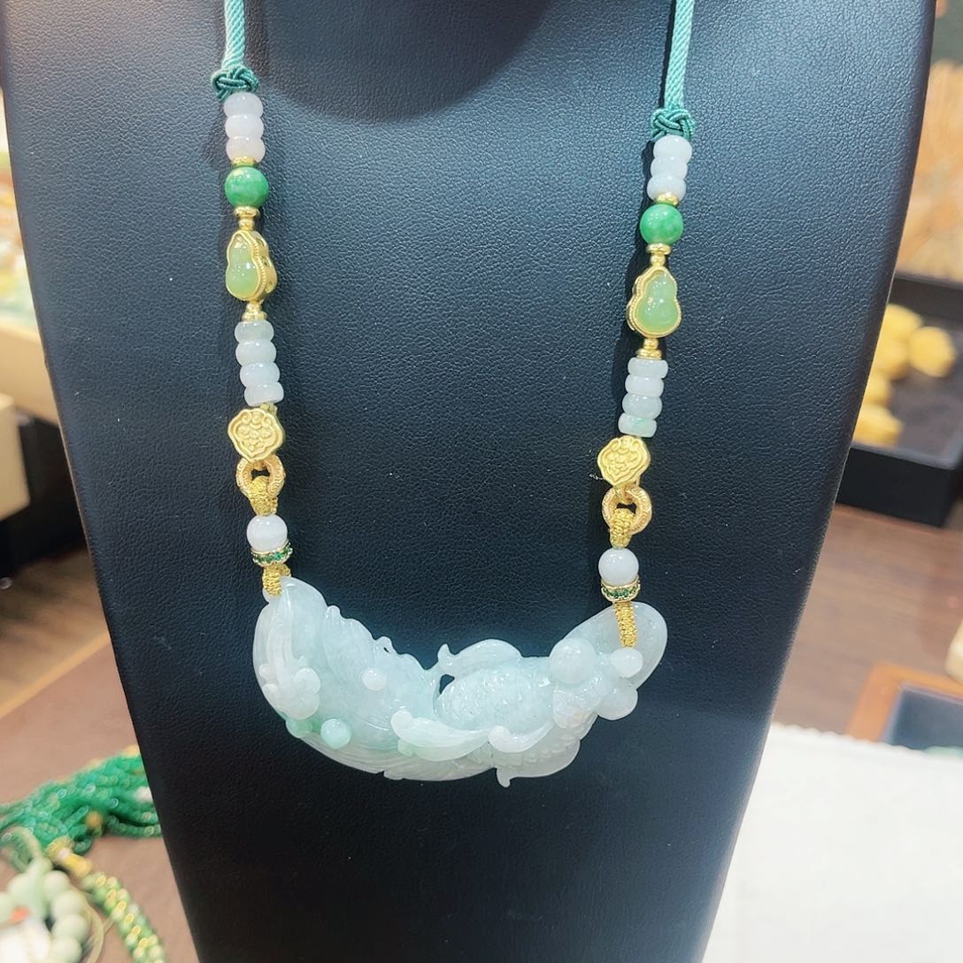 翡翠颈饰未镶嵌吊坠